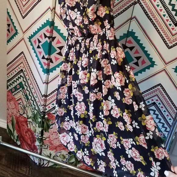 Beautiful Floral Print Dress - Picture 4 of 12